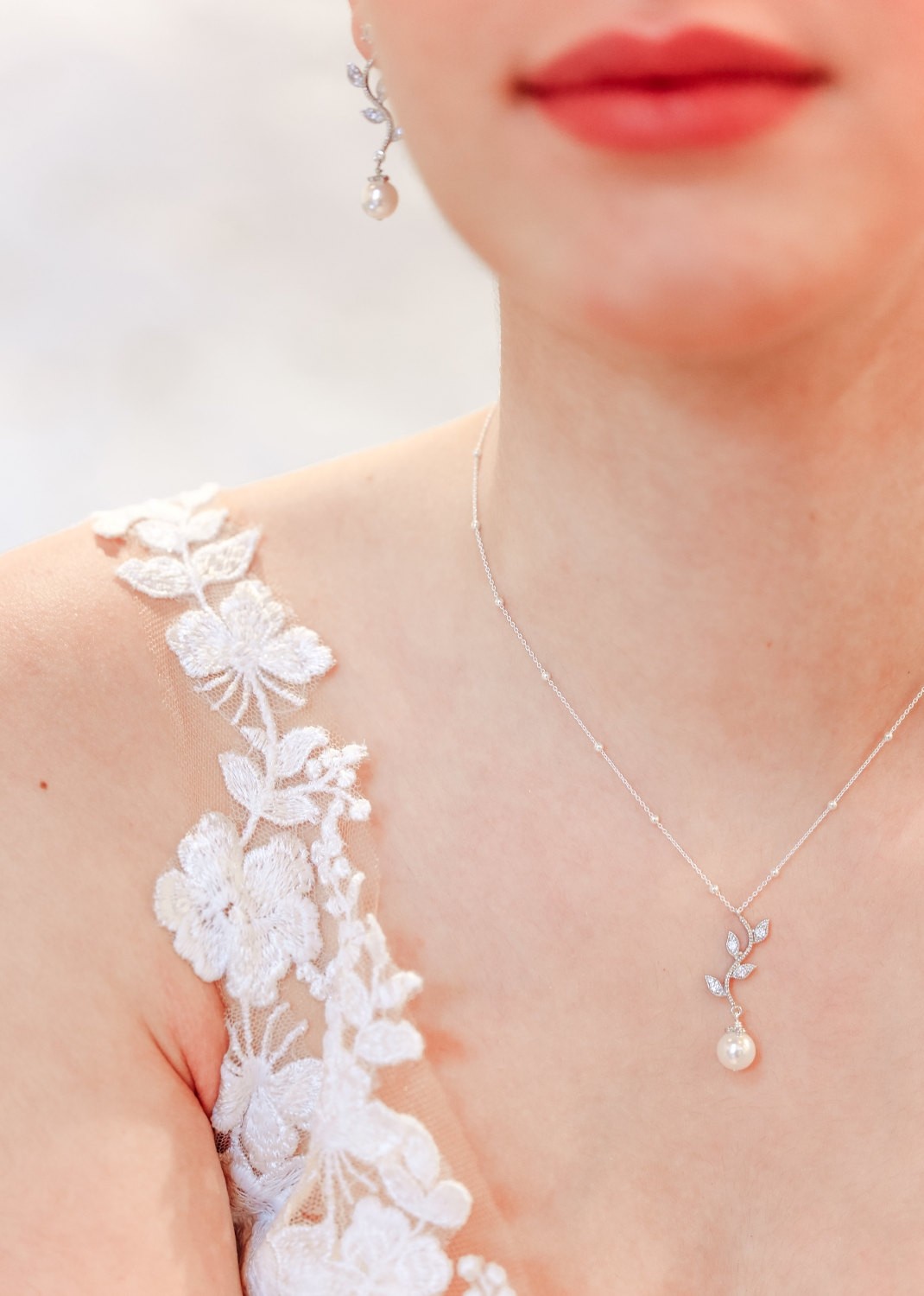 Sublime collier de mariée avec feuilles en strass et perles Swarovski